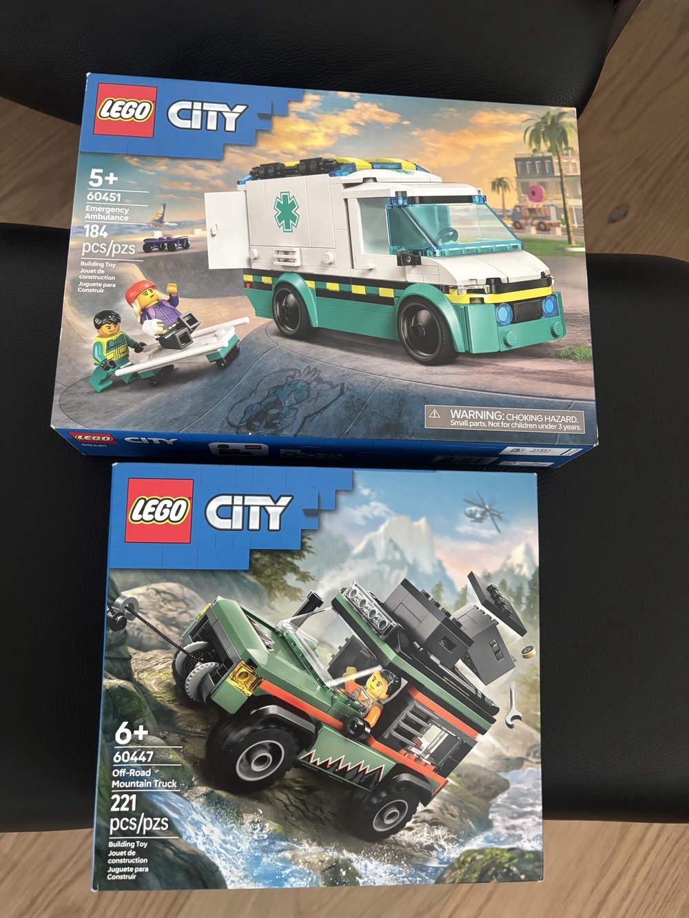 Set of Lego - City Emeryency Ambulance & City Off Road 4x4 Mountain Truck